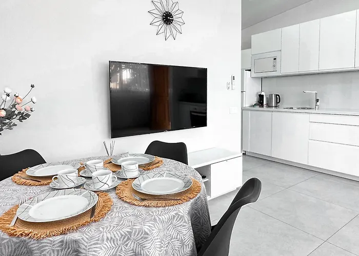 Fantastic Vacation By The Ocean *